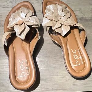 b.o.c. Born Concept Champagne Leather Kitten Heel Sandals Soft Leather Flowers